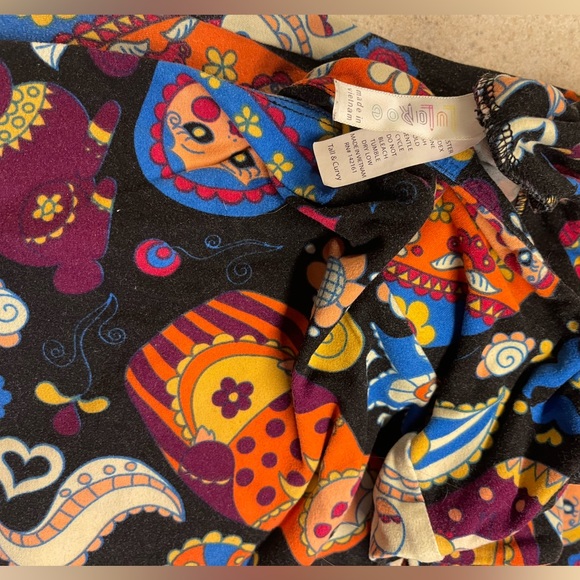 Nesting doll LuLaRoe leggings. Tall and curvy. - Picture 2 of 3